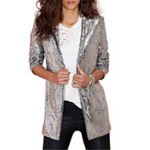NWOT Boaduoyi White and Silver Sequin Top
